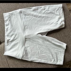 Lululemon white align high rise size 6. 8”